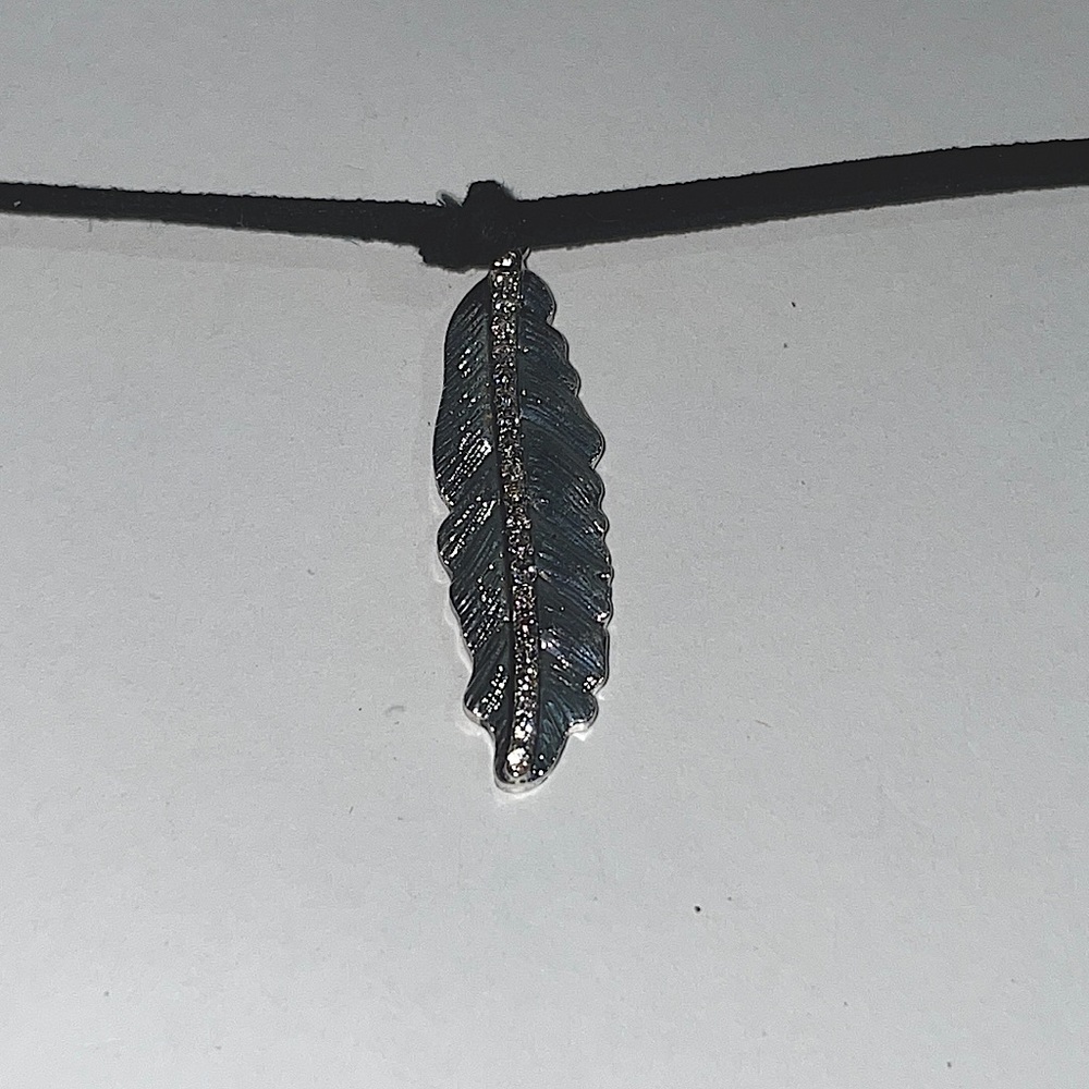 Soft leather choker with beautiful leaf pendant